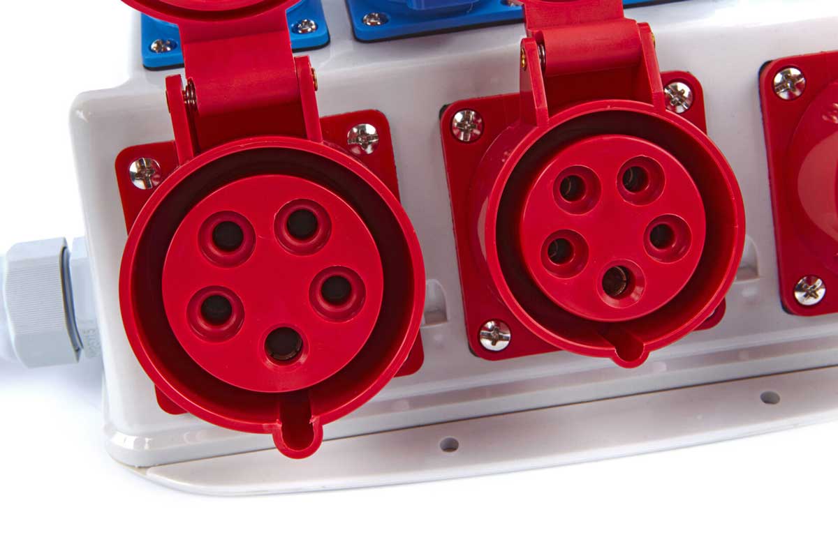 Profesionální distribuční blok 3 x 400 V a 4 x 230 V