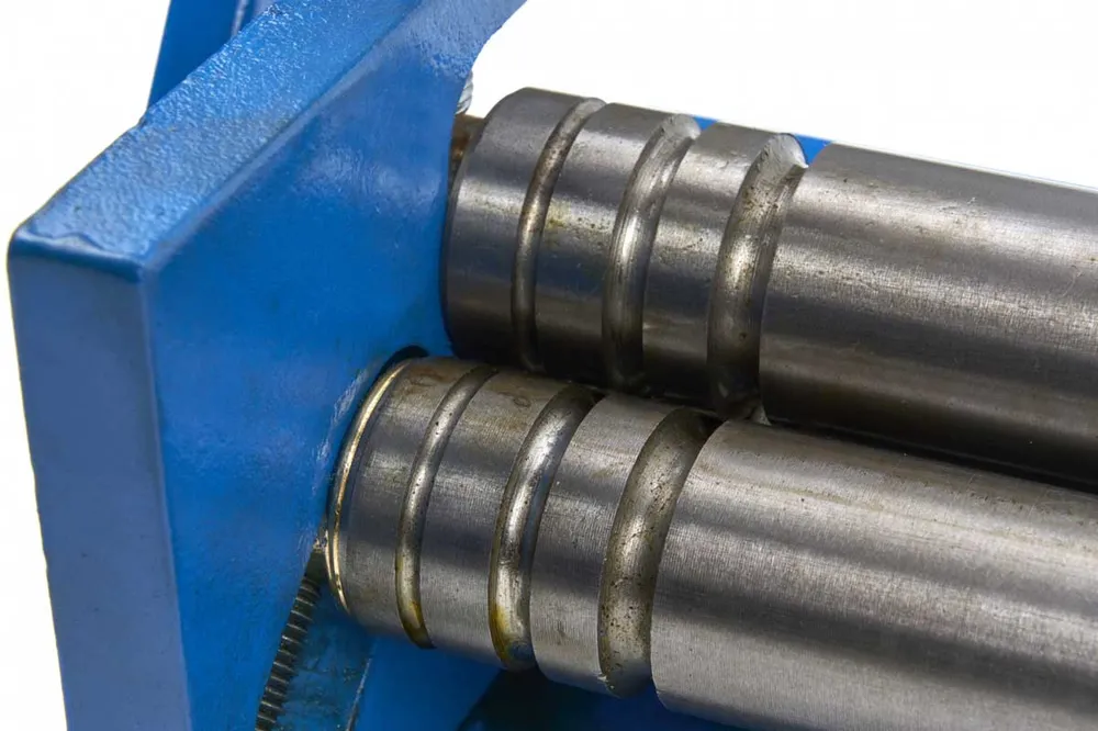 Ruční průmyslová zakružovačka-stáčečka plechu, 300 x 2.5 mm, vhodná též pro upnutí do svěráku, 15 kg