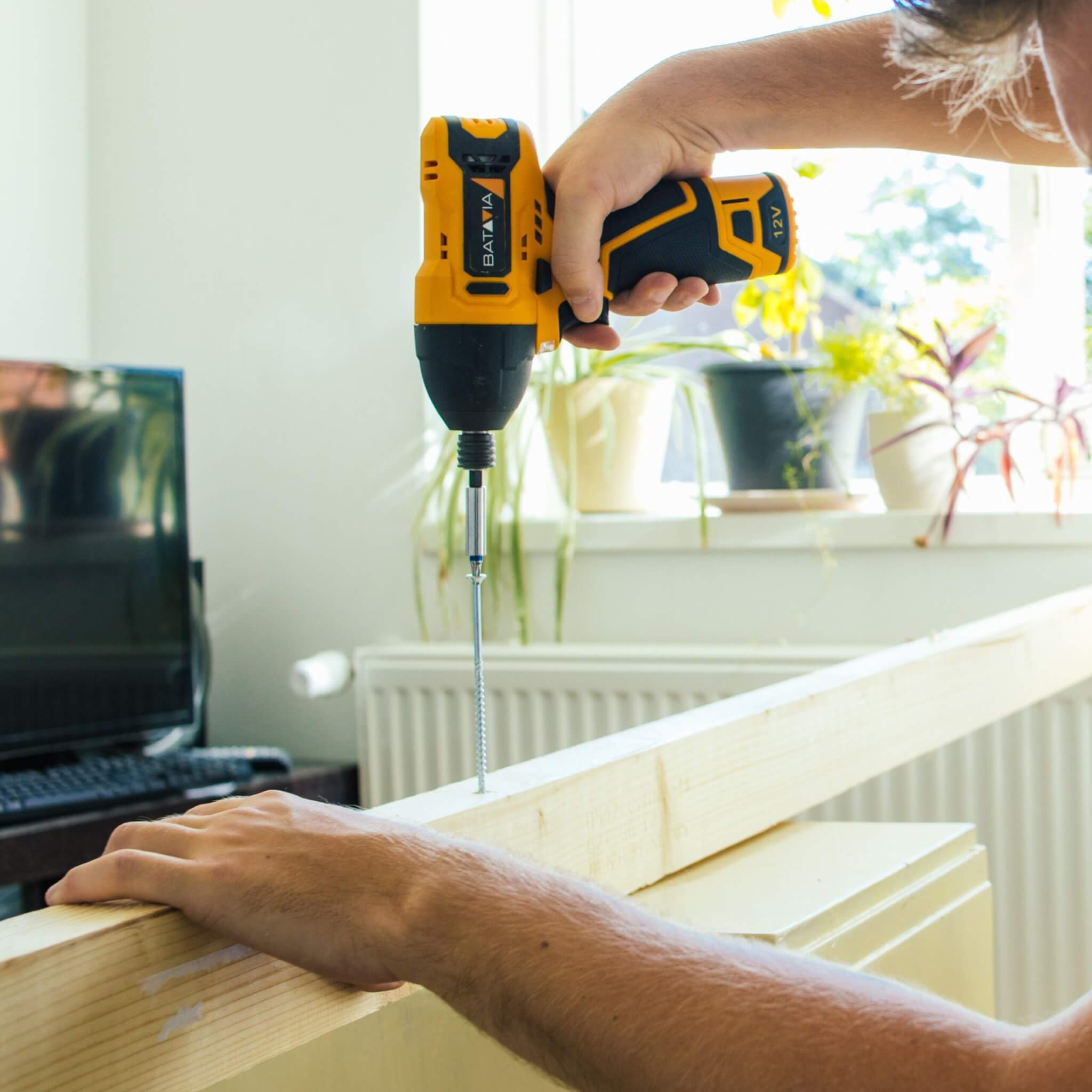 Aku bezdrátový rázový utahovák nejen pro kutily, max. toč. moment 120Nm, bez baterie a nabíječky, 12V Li-Ion, bateriová platforma FIXXPACK BATAVIA