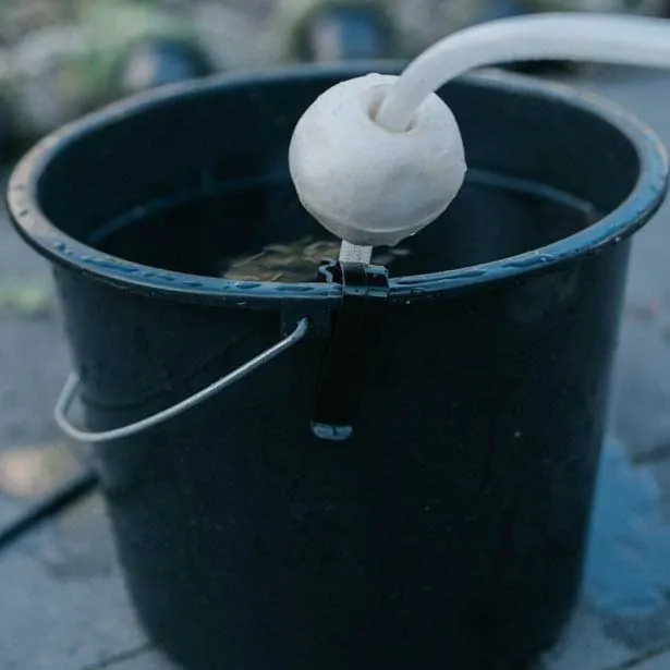 Aku vapka, bezdrátový, tlakový čistič včetně čerpadla, filtru, plováku a 6m hadice. 22 bar, 120 l./hod. Bez baterie a nabíječky. MAXXPACK BATAVIA 7064735