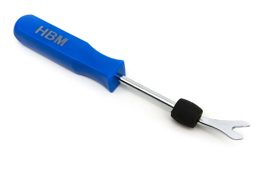 Sortiment plastových příchytek a spon pro čalounění automobilů a připevnění plastových dílů včetně kleští na spony, 620 dílů