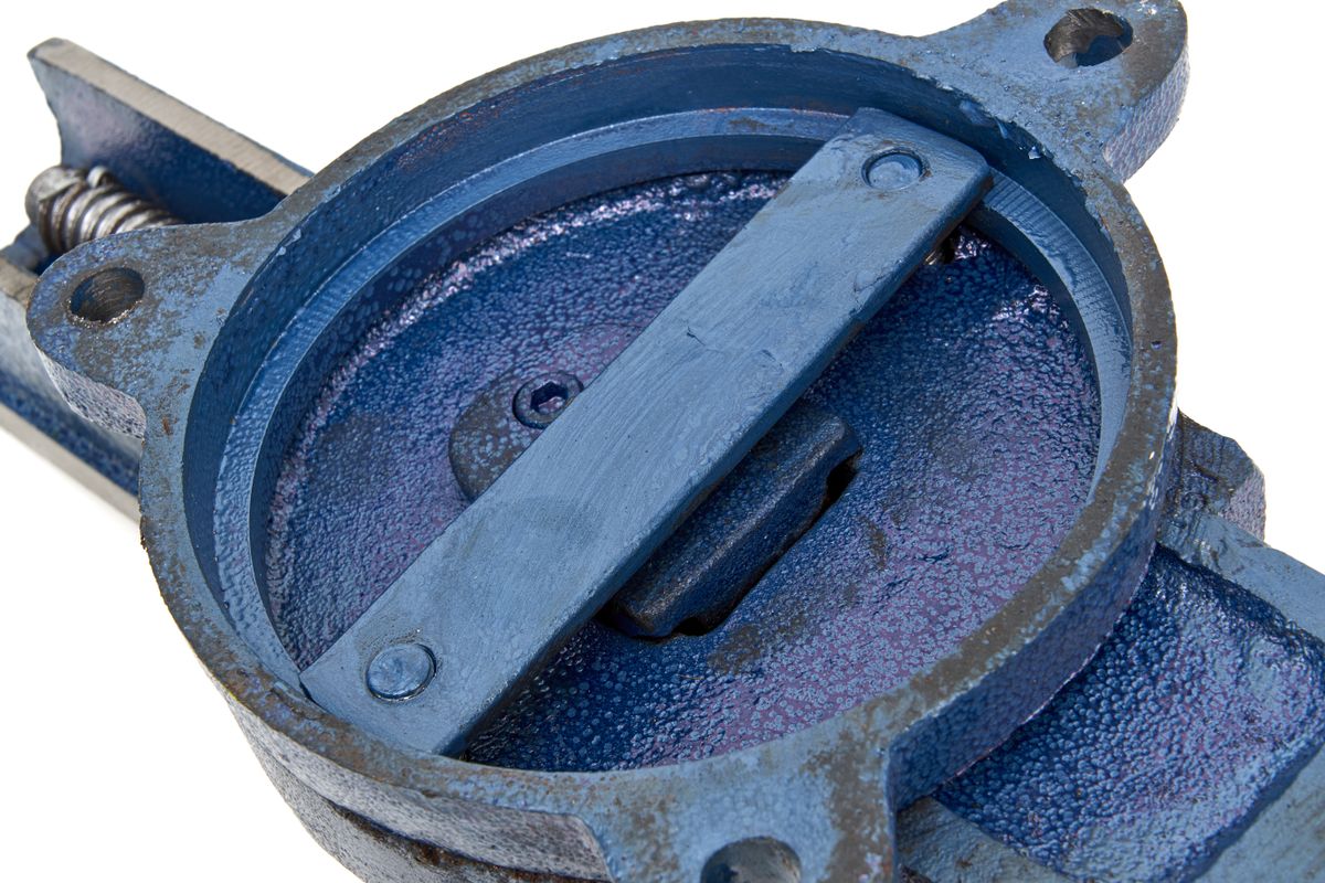 Svěrák dílenský 150 mm s otočnou základnou