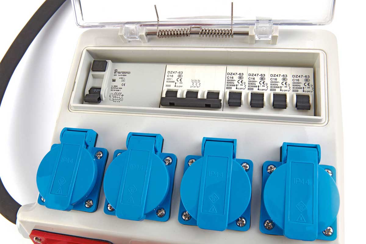 Profesionální distribuční blok 3 x 400 V a 4 x 230 V