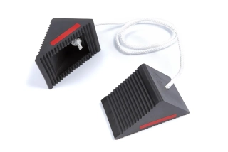 Zakládací klíny pod kola auta, plastové, 2ks