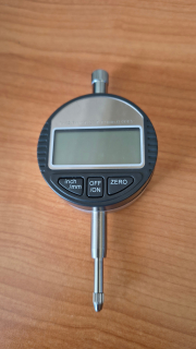 Přesný digitální odchylkoměr / úchylkoměr, metrický i palcový, 0.01 mm - lehce poškrábaný displej