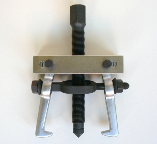 Stahovák dvouramenný 65 - 85 x 57 mm, s jištěním, Triumf